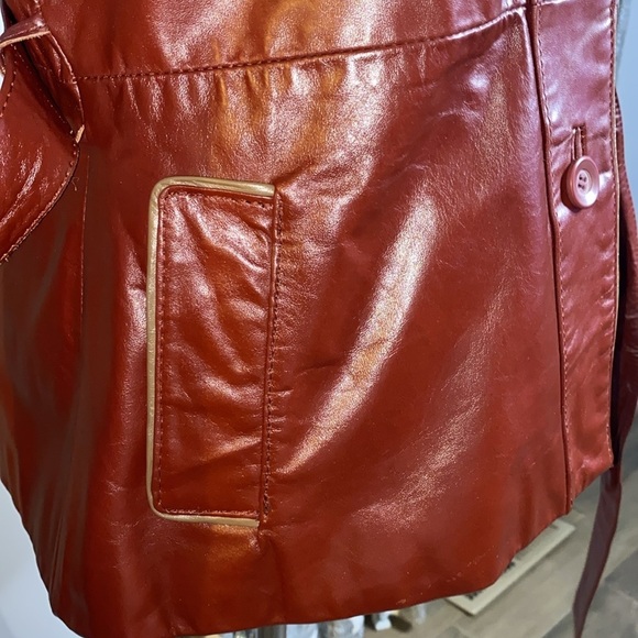 Vintage Berman’s Women's Burgundy Leather Jacket - Picture 9 of 12